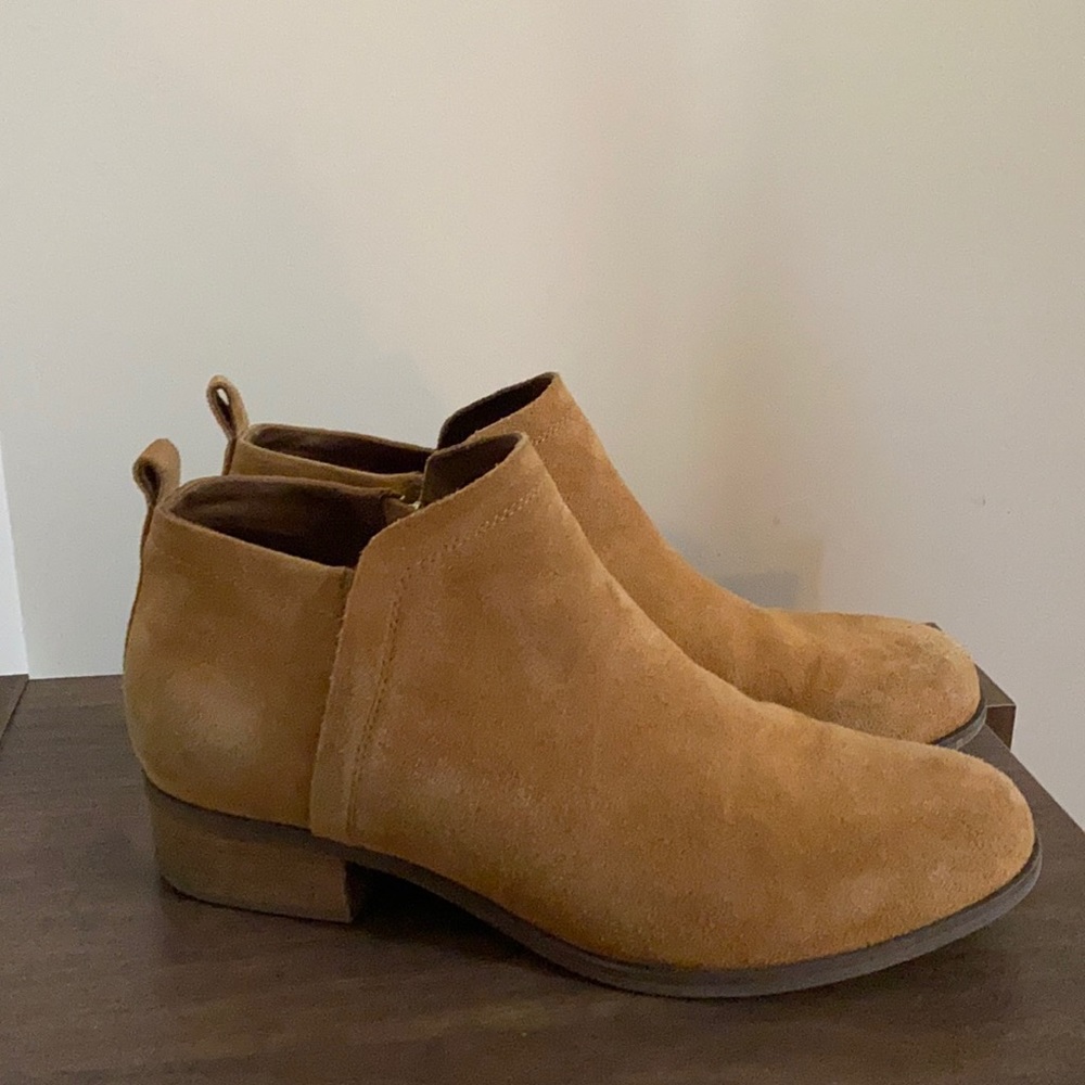 Toms Deia Booties in Camel hardly worn size 9.5